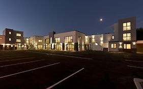 2 On Whiteleigh And 239 On Lincoln Motel